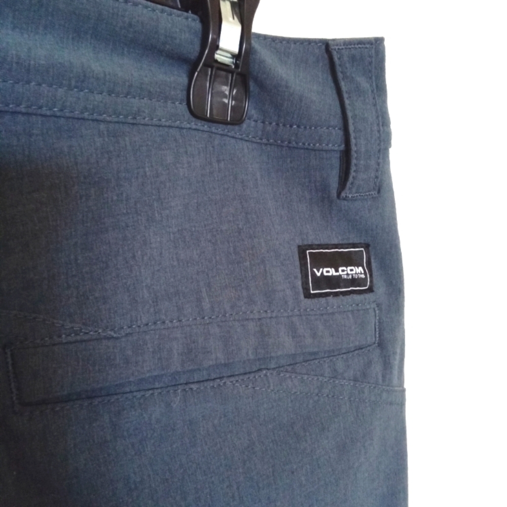 Volcom Shorts with Pockets - Picture 6 of 8